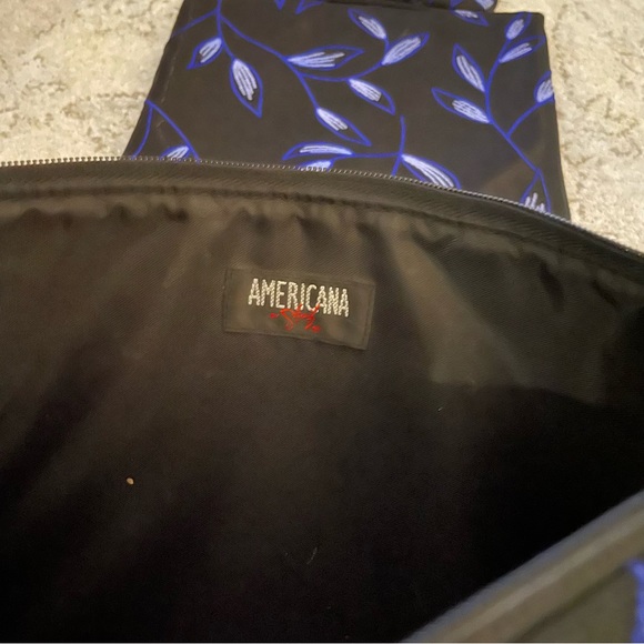 Americana by Sharif Set of 3 Travel Bags in Black and Blue Floral Print - Picture 6 of 8